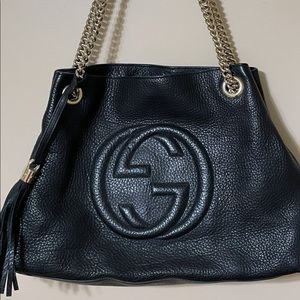 Gucci Soho Bag in Black Medium with silver hardware and beige fabric interior